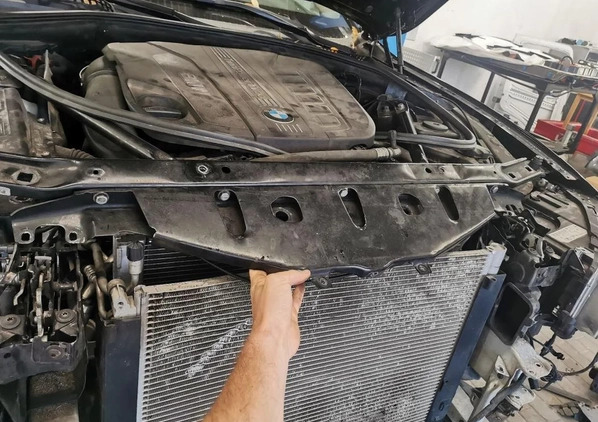 BMW Seria 5 cena 29500 przebieg: 257000, rok produkcji 2015 z Warszawa małe 121